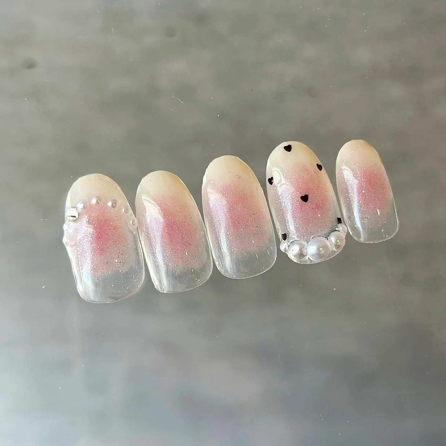 春のデザインよっつめはぽわんとチークデザイン。